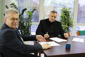 Pokaż zdjęcie: Jerzy Dębski Dyrektor Oddziału Lubelskiego PFRON i Wiesław Piasecki Członek Zarządu Fundacji Fuga Mundi