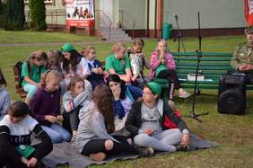 Pokaż zdjęcie: uczestnicy XXXI Ogólnopolskiego Zlotu Drużyn Nieprzetartego Szlaku ZHP