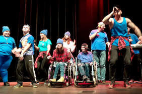 Pokaż zdjęcie: Zespół Blue MC za swój energiczny i pomysłowy występ otrzymał wyróżnienie specjalne Fot. Ewa Rudnik / Gdańska Fundacja Dobroczynności/ www.gdansk.pl