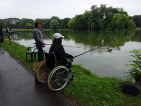 Pokaż zdjęcie: Zawodnicy XIV Zawodów Wędkarskich w trakcie łowienia