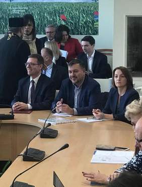 Pokaż zdjęcie: Uczestnicy posiedzenia Komisji Polityki Prorodzinnej i Społecznej Sejmiku Województwa Małopolskiego