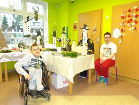 Pokaż zdjęcie: Artyści prezentujący swoje prace