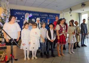 Pamiątkowe zdjęcie małych artystów 