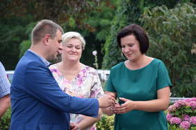 Pokaż zdjęcie: Przekazanie kluczyków