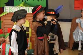 Pokaż zdjęcie: Występ artystyczny przedszkolaków z Przedszkola Samorządowego w Starym Mieście