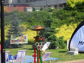 Pokaż zdjęcie: Płonie znicz