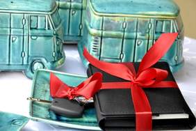 Pokaż zdjęcie: - Kluczyki do nowych samochodów i ceramiczne busiki (fot. kety.pl)