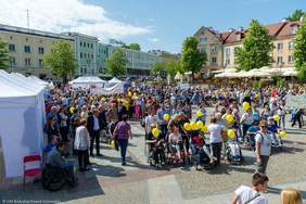 Na festynie integracyjnym przed Ratuszem.