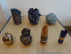 Prace prezentowane na wystawie ceramiki artystycznej w Rzeszowie