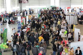 Pokaż zdjęcie: Uczestnicy_Targ_w_Pracy.JPG