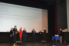 Pokaż zdjęcie: Wręczenie "Kul doskonałości"