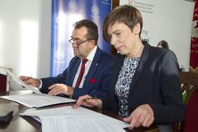 Pokaż zdjęcie: Podpisanie porozumienia pomiędzy Państwowym Funduszem Rehabilitacji Osób Niepełnosprawnych i Uniwersytetem Medycznym w Poznaniu