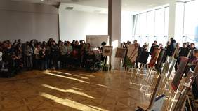 Pokaż zdjęcie: Uroczystość otwarcia wystawy „Gdy w sercu kwitnie muzyka" w Centrum Handlowym Avenida w Poznaniu