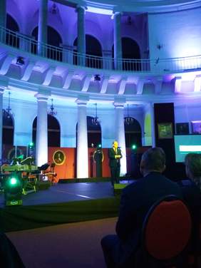 Pokaż zdjęcie: Artyści