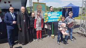 Pokaż zdjęcie: Obchody XIV Spotkania Integracyjnego Osób Chorych oraz Dzieci i Młodzieży z niepełnosprawnością w Masłowie