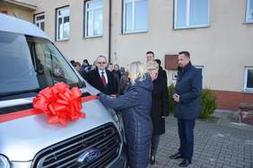 Pokaż zdjęcie: przecięcie wstążki