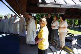 Pokaż zdjęcie: Dyrektor Oddziału Lubuskiego PFRON Andrzej Gonia wśród uczestników Pielgrzymk