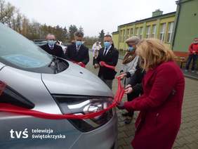 Pokaż zdjęcie: przecięcie wstęgi