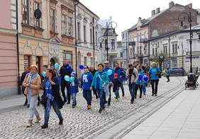 Pokaż zdjęcie: VI Przemarsz z okazji Światowego Dnia Autyzmu w Nowym Sączu