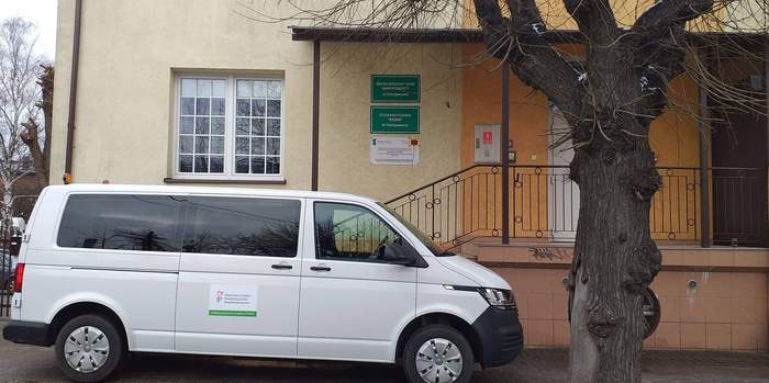 Pokaż zdjęcie: Bus z dofinansowaniem ze środków PFRON dla podopiecznych Środowiskowego Domu Samopomocy w Ostrzeszowie