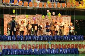 Pokaż zdjęcie: Przedstawienie składu Jury