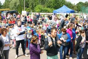 Uczestnicy imprezy integracyjnej " W ogrodzie wyobraźni"