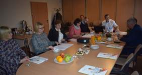 Pokaż zdjęcie: uczestnicy spotkania 