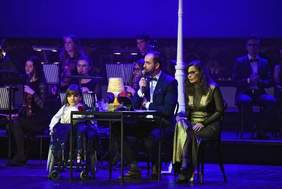 Pokaż zdjęcie: Koncert piosenek francuskich z okazji Dnia Godności Osób z Niepełnosprawnościami w Operze Nova w Bydgoszczy