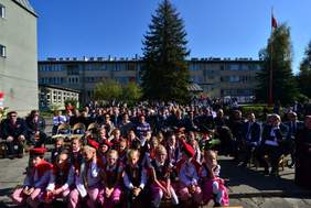 Pokaż zdjęcie: Uczestnicy uroczystości w SOSW 