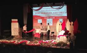 Pokaż zdjęcie: Występy artystyczne podczas XI Nowosądeckiego Przeglądu Poezji, Pieśni i Piosenki Patriotycznej „Pod skrzydłami Orła”