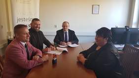 Pokaż zdjęcie: Podpisanie umowy