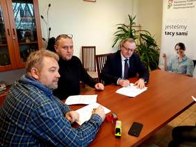 Pokaż zdjęcie: Podpisanie umowy z ADAX-SERWIS