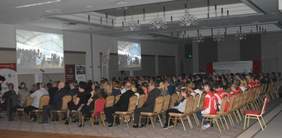 Pokaż zdjęcie: Wspólne wspomnienia zawodów podczas projekcji filmu, FOT. T. Przybysławski i P. Walczyk