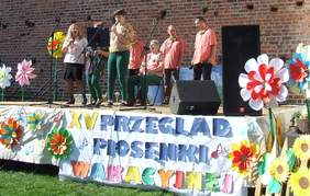 Pokaż zdjęcie: uczestnicy imprezy integracyjnej 