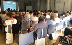 Pokaż zdjęcie: Sala pełna uczestników konferencji. 