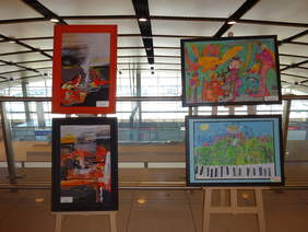 Prace niepełnosprawnych artystów w Porcie Lotniczym Rzeszów-Jasionka