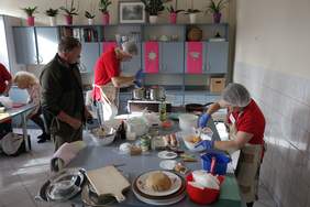 Pokaż zdjęcie: Uczstnicy XVII Wojewódzkiego Konkursu Sztuki Kulinarnej