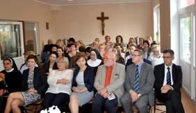 Pokaż zdjęcie: Od lewej: Anna Skupień, dyrektor Oddziału Wielkopolskiego PFRON; Maria Krupecka, Pełnomocnik Wojewody ds. Równego Traktowania; Wicewojewoda Wielkopolski Marlena Maląg