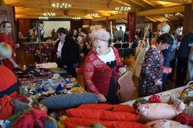 Pokaż zdjęcie: Świąteczny Kiermasz Rękodzieła w Śremie