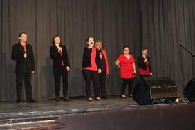 Pokaż zdjęcie: Uczestnicy VIII Przeglądu Twórczości Artystycznej Osób Niepełnosprawnych