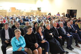 Pokaż zdjęcie: Uczestnicy uroczystości