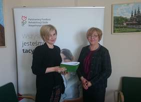Pokaż zdjęcie: Marta Mordarska, Dyrektor Małopolskiego Oddziału PFRON oraz Monika Cyboran-Trzebińska, Prezes Fundacji Sustinae