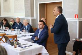 Pokaż zdjęcie: Prezentacja działań PFRON przez Dyrektora Oddziału Pomorskiego Dariusza Majorka