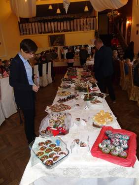 Pokaż zdjęcie: Anna Skupień, dyrektor Oddziału Wielkopolskiego PFRON w Kapitule Konkursu kulinarnego „Śladami słodkiego piernika …”