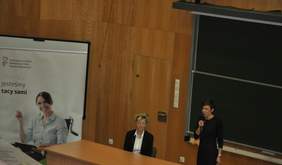 Pokaż zdjęcie: Otwarcie Międzynarodowej Konferencji Seksuologicznej (od lewej: prof. dr hab. Maria Bessert, Instytut Psychologii UAM; Anna Skupień, dyrektor Oddziału Wielkopolskiego PFRON) 