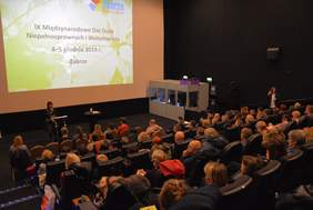 Pokaż zdjęcie: Uczestnicy konferencji