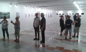 Pokaż zdjęcie: Wernisaż artystów niesłyszących lub słabosłyszących