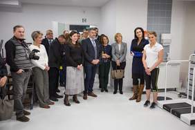Pokaż zdjęcie: Uczestnicy uroczystości otwarcia Centrum Rehabilitacji
