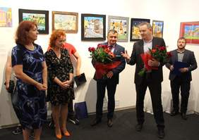 Pokaż zdjęcie: Uczestnicy wernisażu w Przemyślu