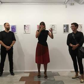 Pokaż zdjęcie: Kinga Hołda-Justycka - otwarcie wernisażu